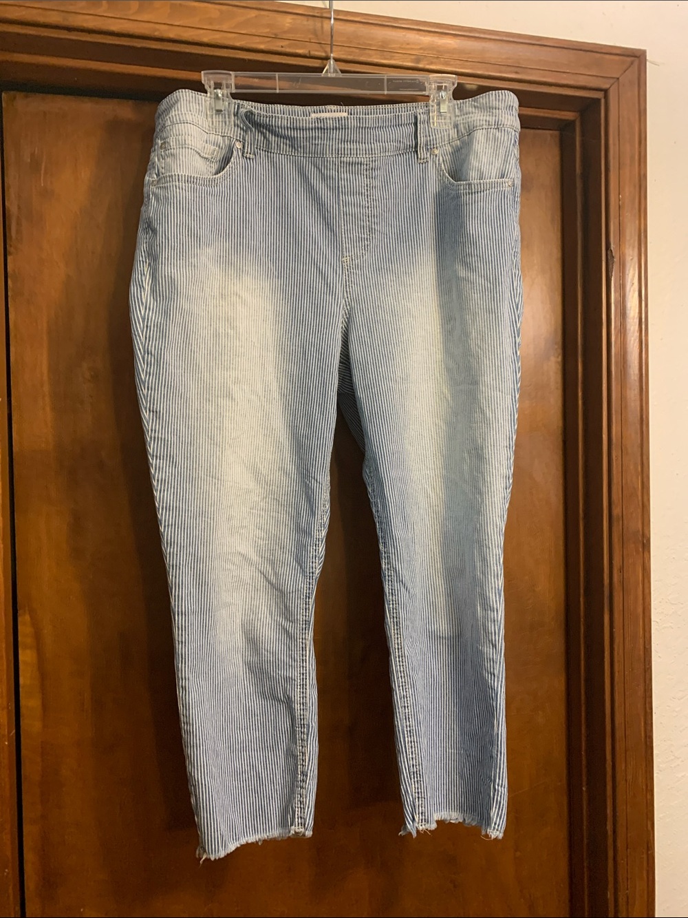 Westbound Light Blue Pinstripe Cropped Jeans size 14S